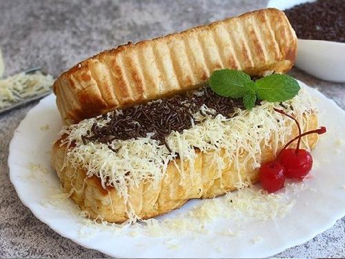 ROTI BAKAR BEBBY, Syndi Asrila
