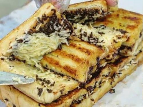 Terang Bulan Dan Roti Bakar Bima 1002, Iswadin
