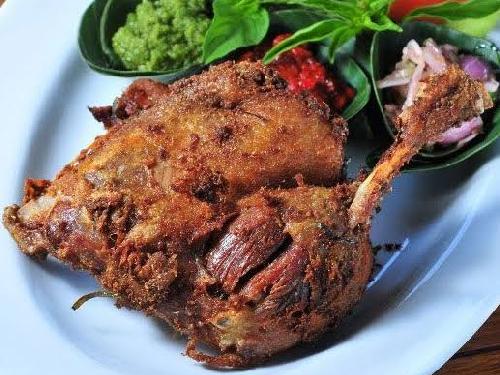 Bebek Goreng Purnama, FITRIA