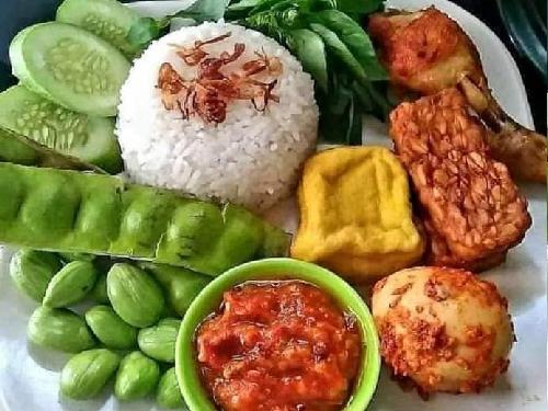 Warteg Kharisma, Evi Sulastri