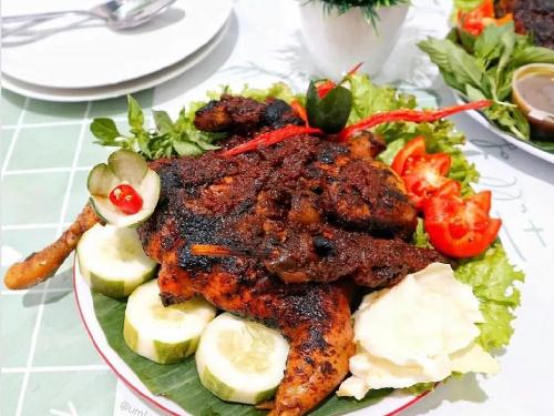 AYAM BAKAR TUNGGADEWI, WIYANTI PUTRI, S.Sos