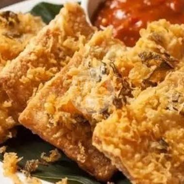 15 Tempat Makan Tempe Crispy Terenak di Surabaya