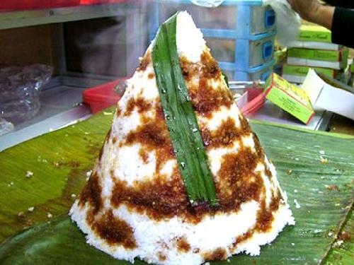 KUE DONGKAL AWUG, Cilacap, Ngindi Farhatus Sani