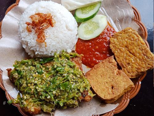 Kedai Nikmat Bang Jago, Batara Lesmana, S.T.