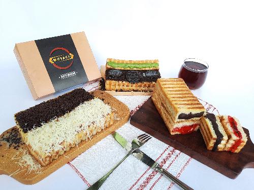 Roti Bakar MOYAGI, Manggala, Mona Rezky Mansyur