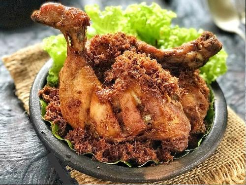 Ayam Goreng Laos Muntilan, Heni Oktafia
