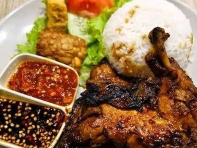 Ayam Bakar Wong Tegal, Kalisari, M ade suripto