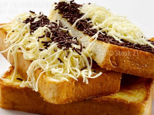 Roti Bakar Classy Bandung, Apriyan Pratama Putra