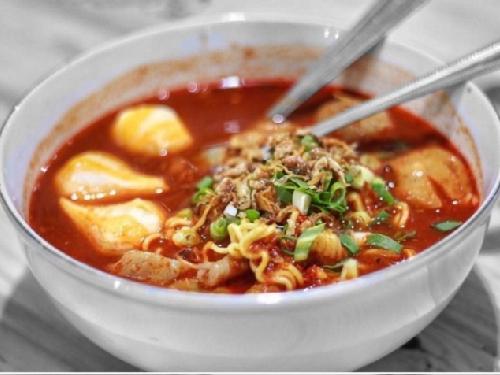 KEDAI SEBLAK AMANDA, AMMANDA PAYS MORO