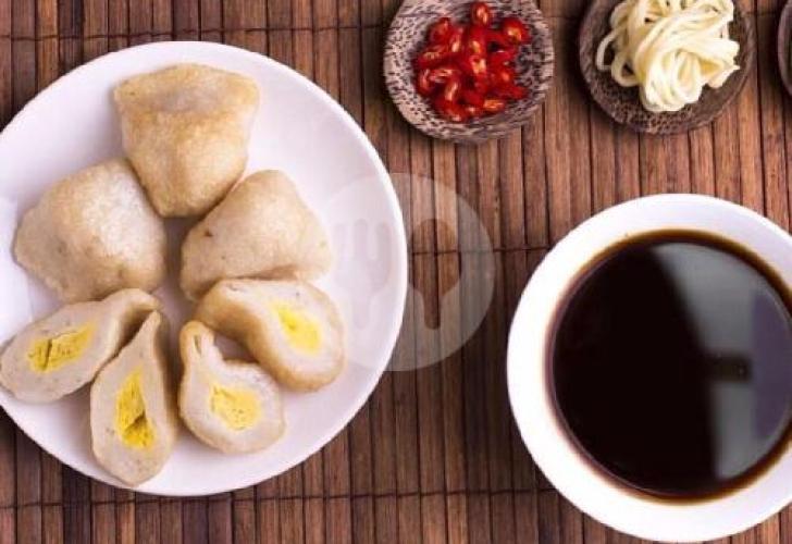 23 Tempat Makan Pempek Telur Paling Enak di Surabaya