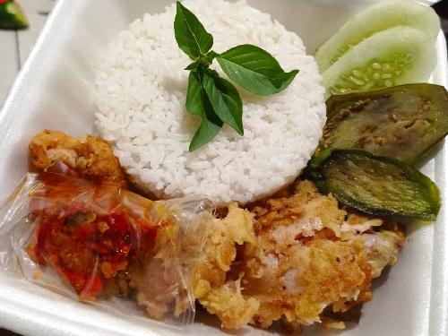 Why Ayam Geprek Leces, Leces, Pondok Wuluh, ZABUR