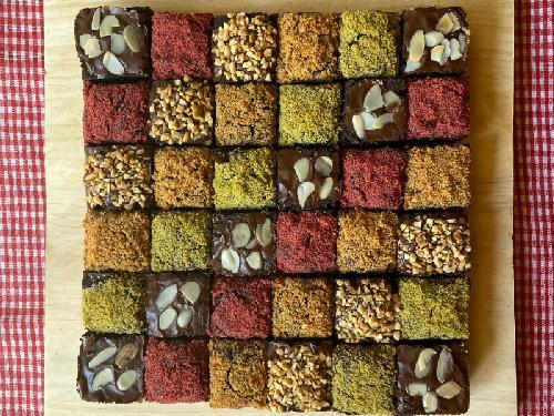 Brownies Spatula Biru, Gumilang Gendero Juoro