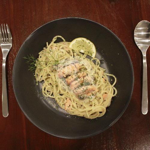 15 Resto Salmon Cream Paling Lezat