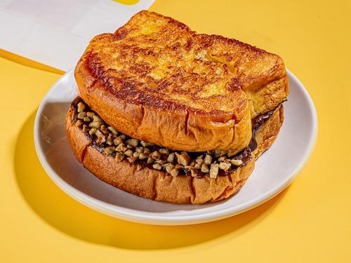 Roti Sisir Pejuang Sambiroto, Alfamart Sambiroto, Semarang, Lukita Purnama Sari, SH