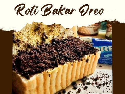 Roti Bakar 17 Bandung, Ratna Kania