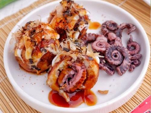KINI TAKOYAKI, ALFAMART MANGKUNEGARA 1, Giovanni Yulyanti Jauhari