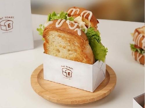 EAT TOAST, Jl.Diponegoro(Bundaran Keris), Dwi Putriani