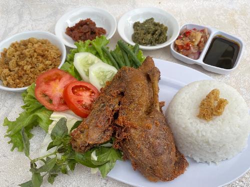 Bebek Muda dan Ayam Kampung Abadi H. TIONO, Taman Puspa Raya A7 No 25, Christian Johanes