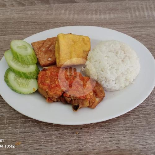 17 Restoran Penyet Kumplit Termurah