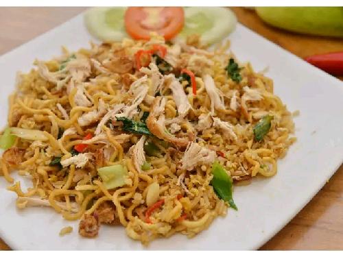 ayam penyet cabe ijo pak manteb, gang manesa uluwatu,ungasan, Siti Aminah