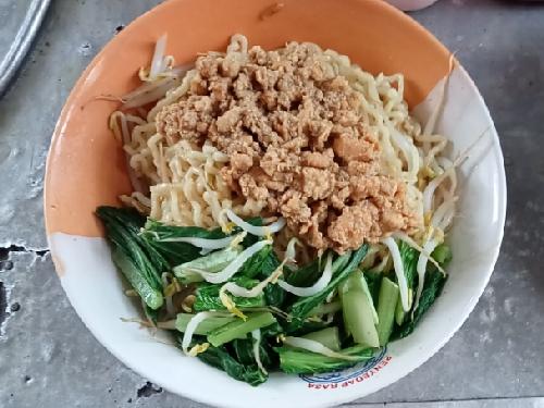 Mie Ayam Banyumas Sari Rasa Medang Lestari, Ahmad JUNAEDI
