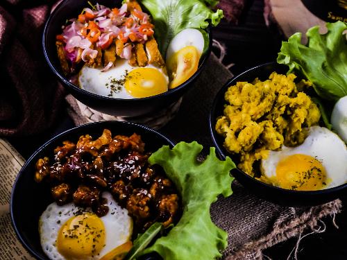 District 8 Coffee & Eatery, Kec.Jekan Raya, Kel.Menteng, Jl. Yossudarso Induk, VINCENT