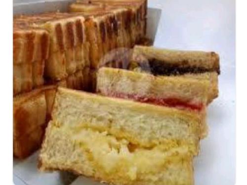 Roti Bakar Chocono, Green Lavender Sukamekar, Beo Haryoseno