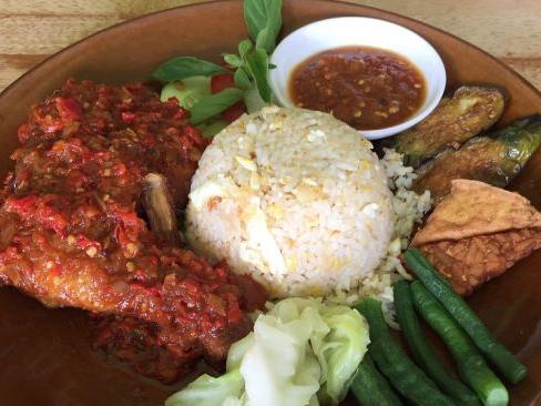 Ayam Penyet MINAK JINGGO Lima Bintang, Jamilus