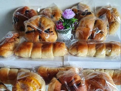 Gbakeryy, Jln Putri Candramidi No 8, Saniah