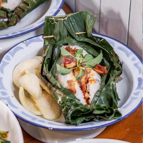 17 Tempat Makan Nasi Bakar Cumi Paling Enak di Bali