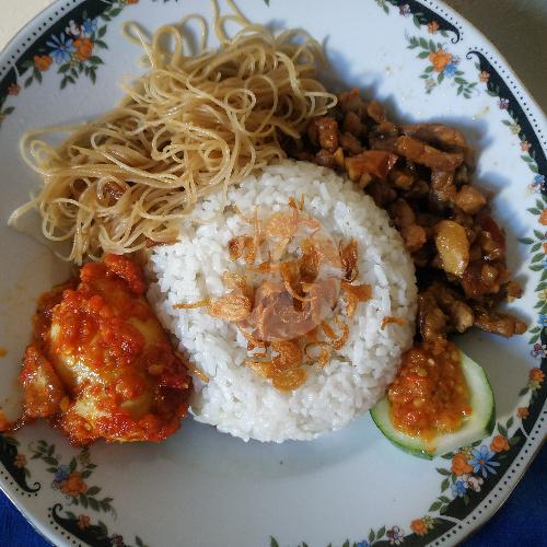 28 Tempat Makan Nasi Uduk Telor Paling Enak di Surabaya