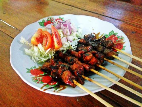 Sate Kambing Pak Yo Asli Sumber 2, Deva Pradistya Sandi