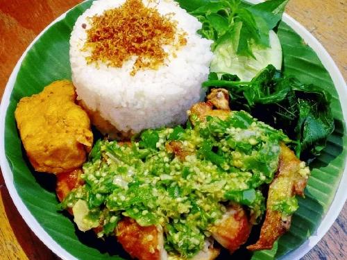 Ngganyang Cabe Ijo (khas jakarta), Sedayu, Isrowiyah