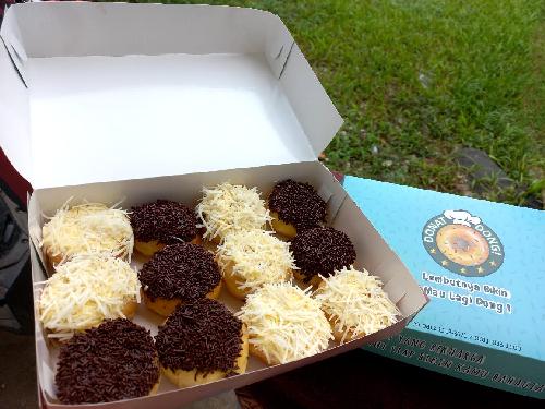 Donat Dong, Neneng Komariah