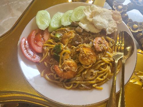 MIE ACEH MY, Setu Cipayung, Iryani