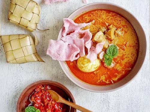 Ketupat Sayur Ajo Rizghan, Cililitan Kecil 2, Maidarti Laelah Anum