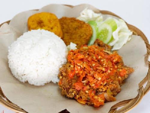 Ayam Geprek Cik Siti, Nuri Wulandari
