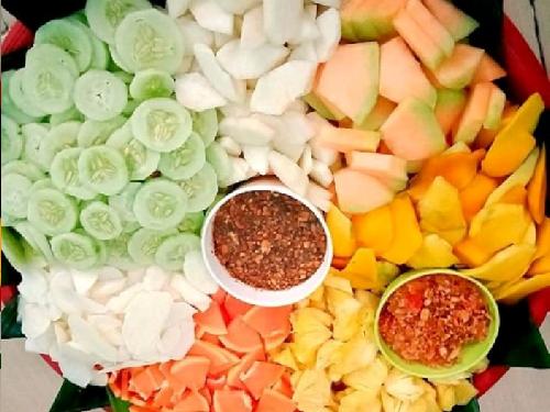 Rujak Asinan Teh Ica, Pasirkareumbi, Chicha Apriani