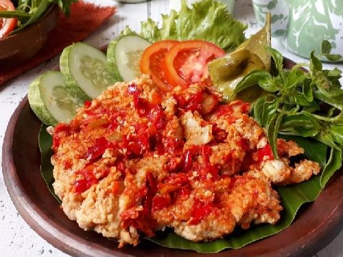 Ayam Love You, Sella Anggraeni