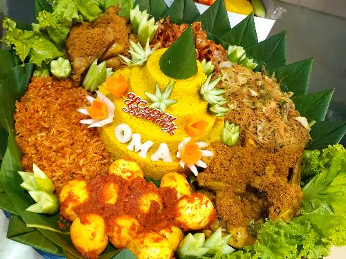 Ayam Goreng Lena Tumpeng, Lena Marlena
