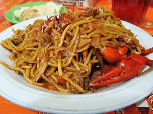 MIE ACEH HAYATUN NUFUS, Cilangkap Tapos, Muhammad Nurdin