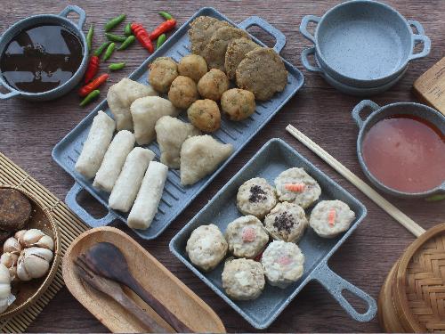 Dimsum, Pempek Manganiku, Depan Gang Tangsel Life, Hennita