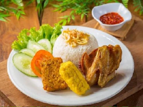 Es Pisang Ijo by kumis epijo,Jalan Sultan adam, Ramadhan Gymnastiar Priatna Putra