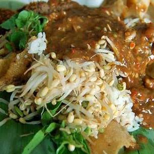 16 Tempat Makan Pecel Telor Terlezat di Malang