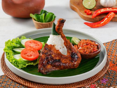 Ayam Bakar Mama Ida Serua, Bojongsari Serua Depok, Fatimah
