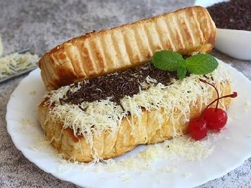 Roti Bakar Bachtiar, Tambun Selatan, Torang Frengky S