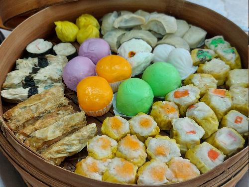 Dimsum House Cab Adhiyaksa, Halaman Wis Drink Adhiyaksa, Lucia Paskanita