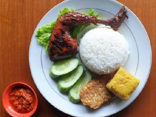 Ayam Bakar & Ayam Goreng Si Guyur, Perum Mega Mutiara A.168, Dede Risni Dharmika