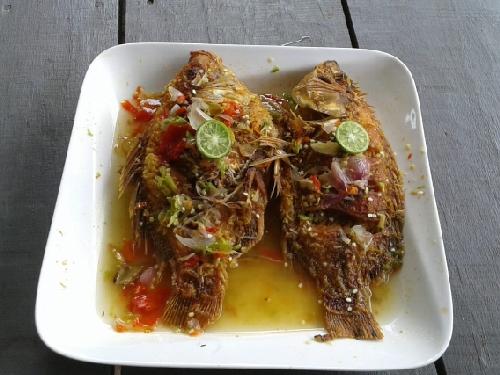 Dapur Mumuh.Pecel Lele Seafood Dan Pecak, Muhanah Handayani