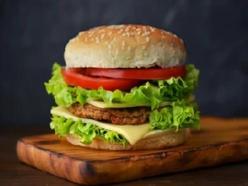 Burger Super Crispy, Putri Krisna Br Sitepu